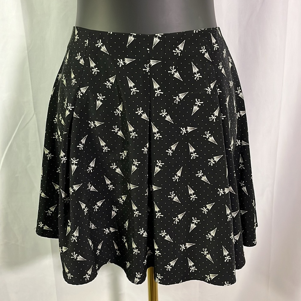 Vintage Y2K dELiA*s Black & Ivory Polka Dot Umbrella Print Pleated Mini Skirt